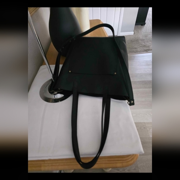 Portland Leather Large Smooth Black Crossbody Tote FSCB - Picture 3 of 5